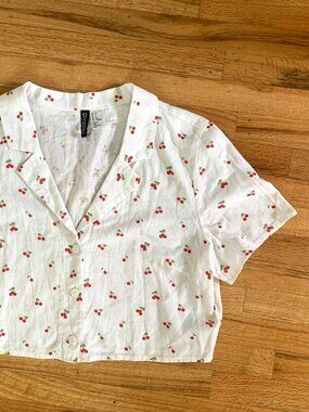 Linen Cherry Button Down - H&M Divided - size S